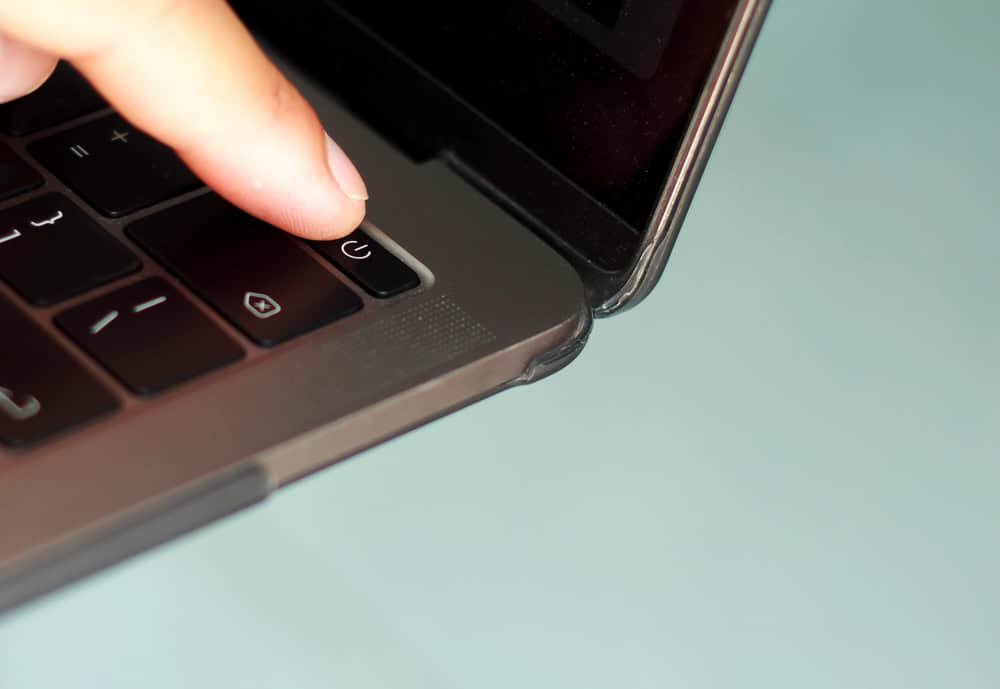 Derramou bebida no teclado do PC ou notebook? Veja o que fazer