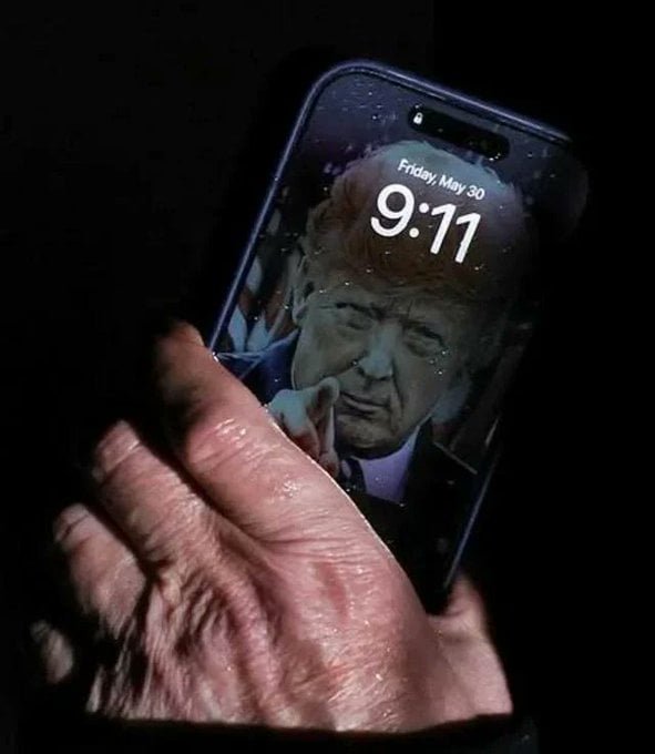 Por que a tela do celular de Trump viralizou?